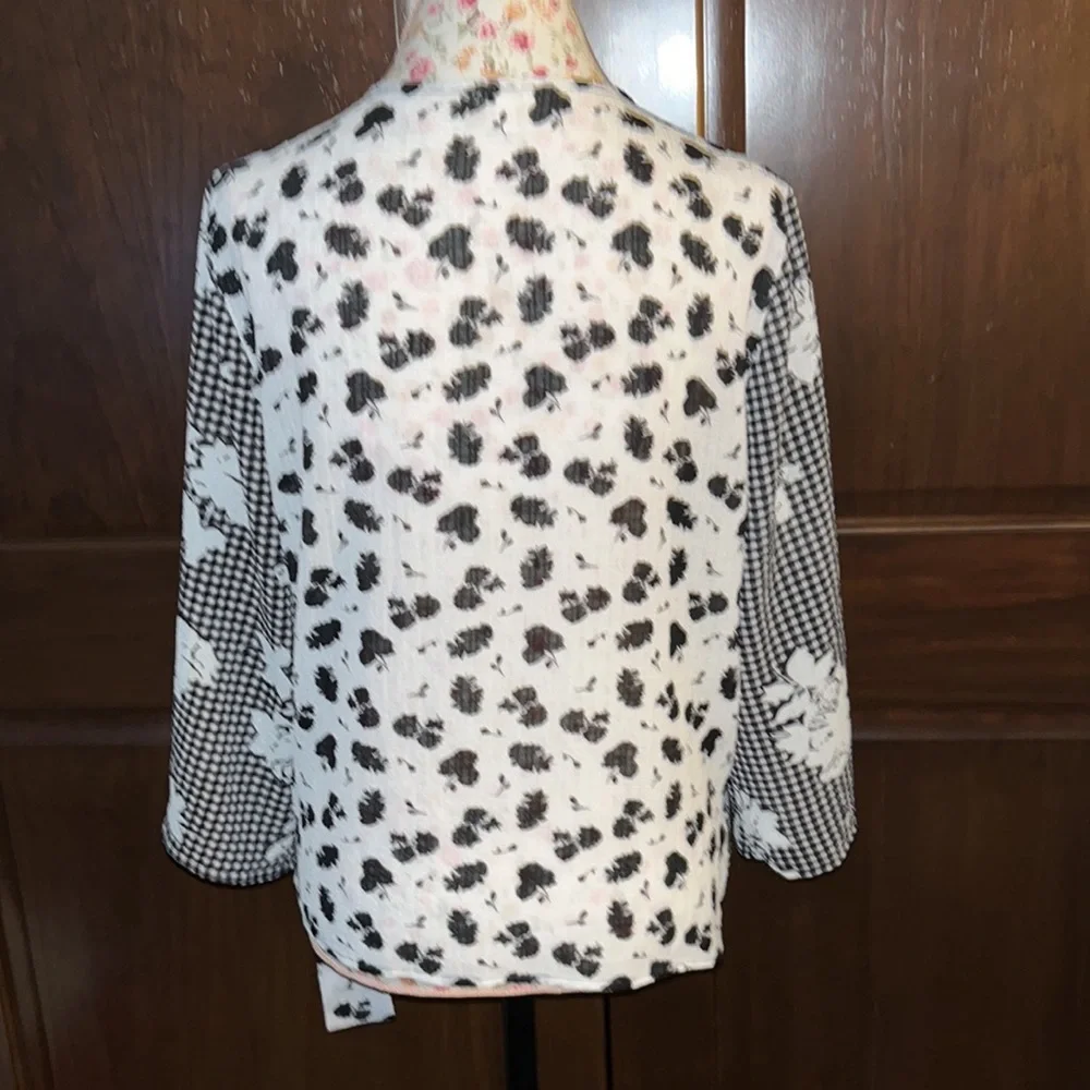 5/$20 Spence Wrap Blouse Lightweight - Picture 2 of 5